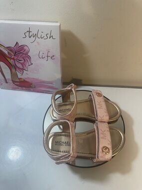 Michael Kors Kieran Pink Girls Sandals with Metallic Gold Accents - Size 10